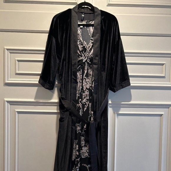 NEW Black Robe Velvet Satin Belt ROCKSTAR Robe Yacht Rock Robe - Picture 1 of 7